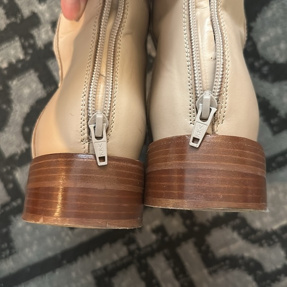 Cream leather boots - Picture 4 of 5